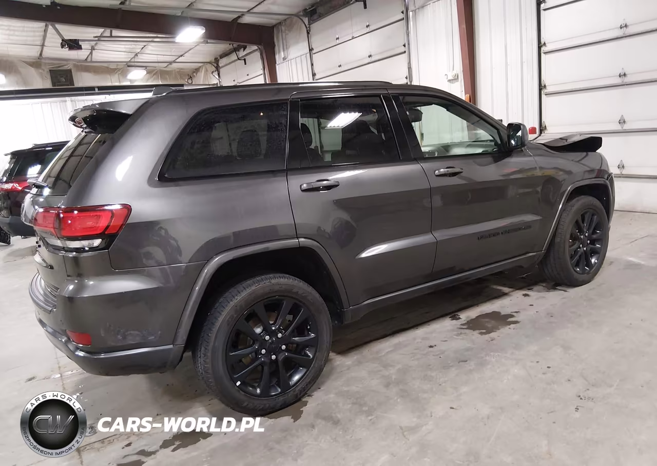2018 Jeep Grand Cherokee Altitude 4X4 VIN:1C4RJFAG7JC475261 - 4