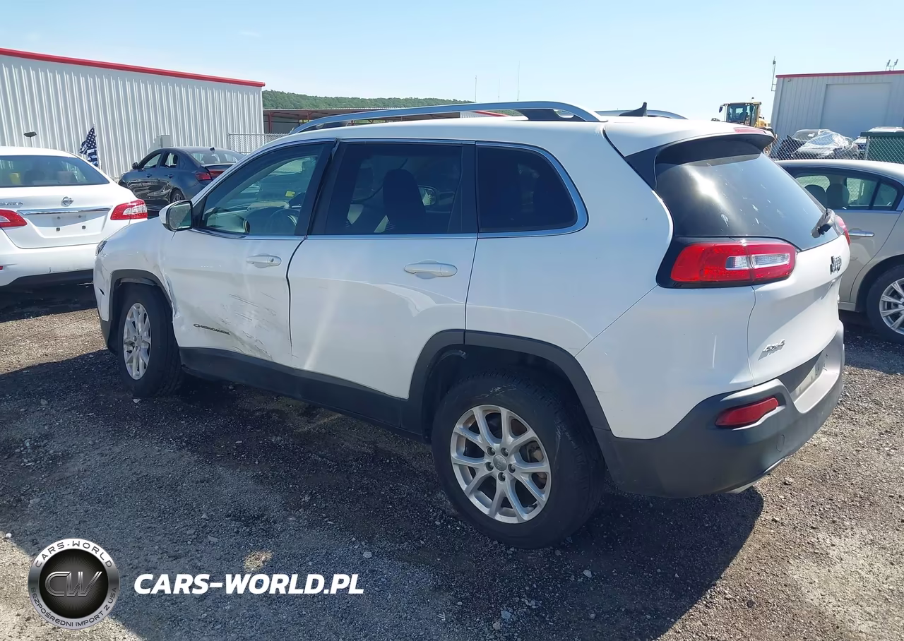 2016 Jeep Cherokee Latitude VIN:1C4PJMCS4GW270873 - 3