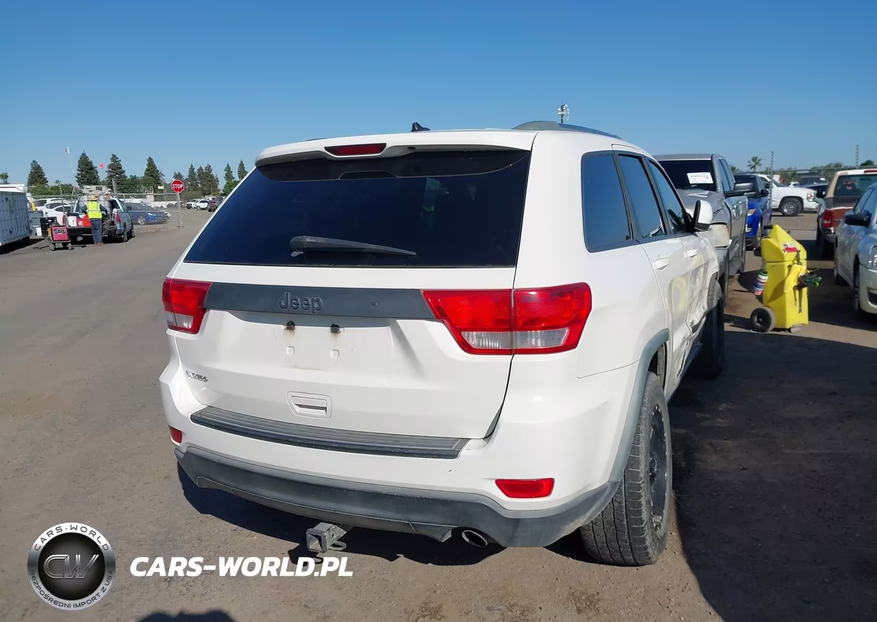 2011 Jeep Grand Cherokee Laredo VIN:1J4RS4GG1BC658806 - 4