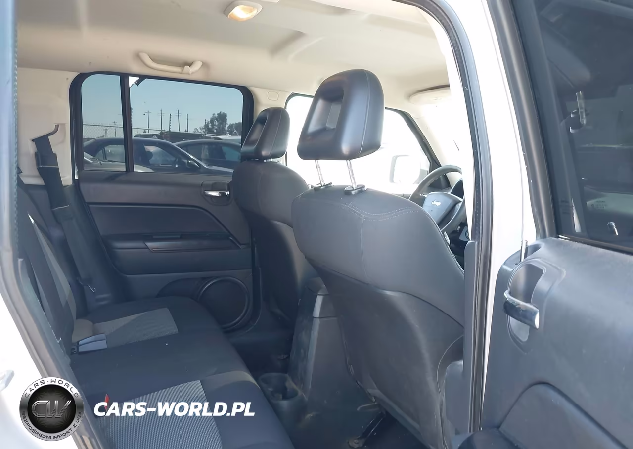 2009 Jeep Patriot Sport VIN:1J4FT28A89D124916 - 8