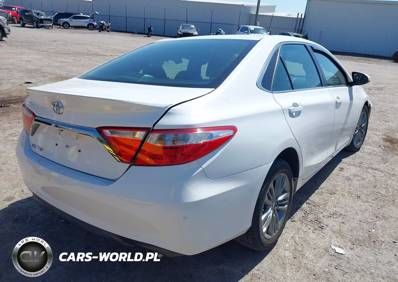 2017 Toyota Camry Se VIN:4T1BF1FK3HU683172 - 4