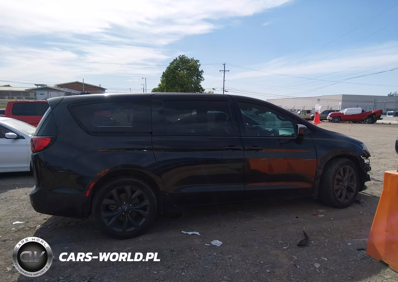 2020 Chrysler Pacifica Touring VIN:2C4RC1FG2LR150419 - 14
