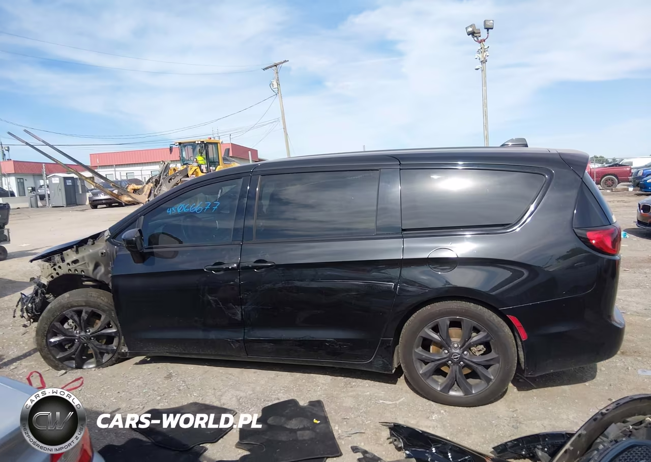 2020 Chrysler Pacifica Touring VIN:2C4RC1FG2LR150419 - 15