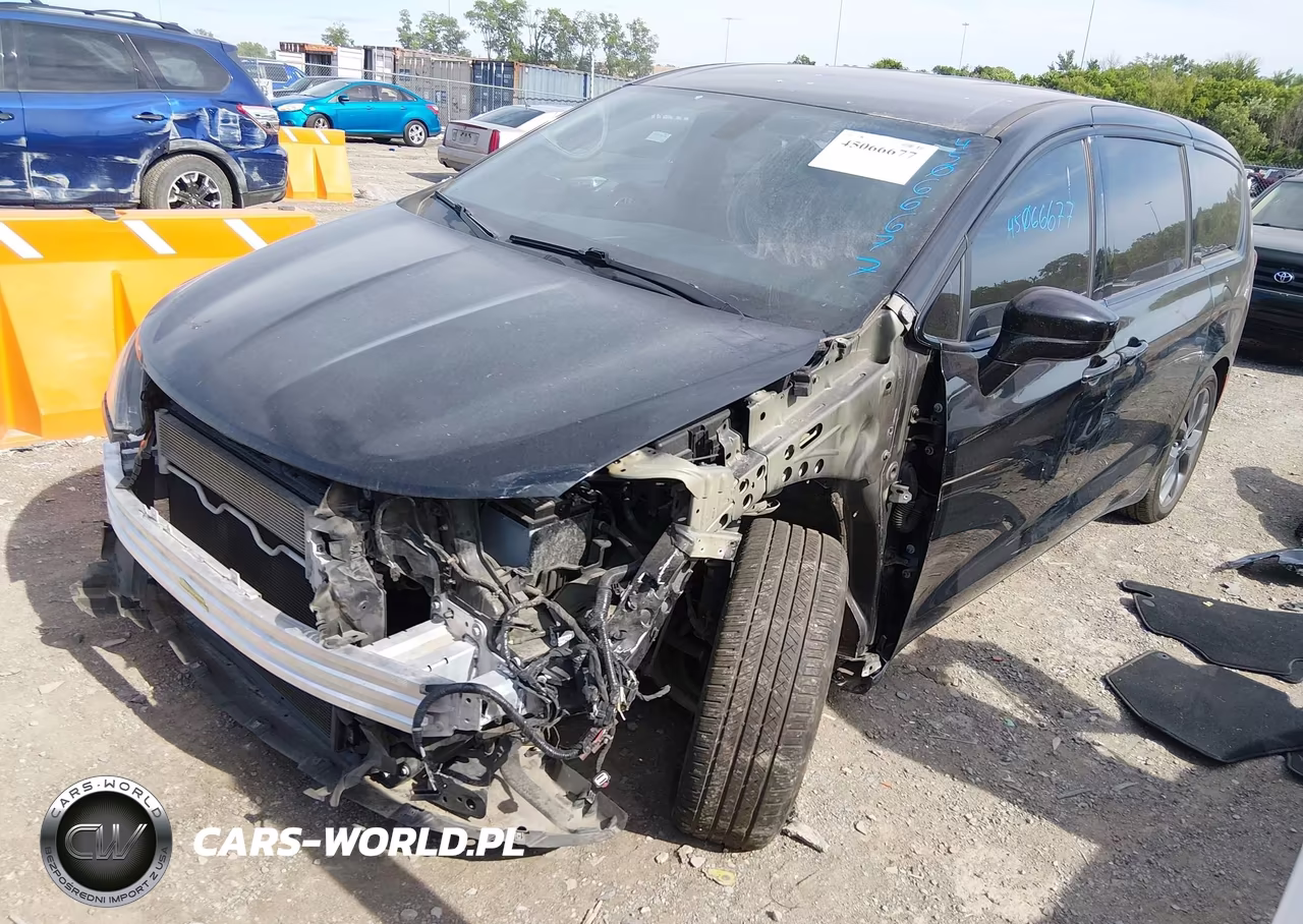 2020 Chrysler Pacifica Touring VIN:2C4RC1FG2LR150419 - 2