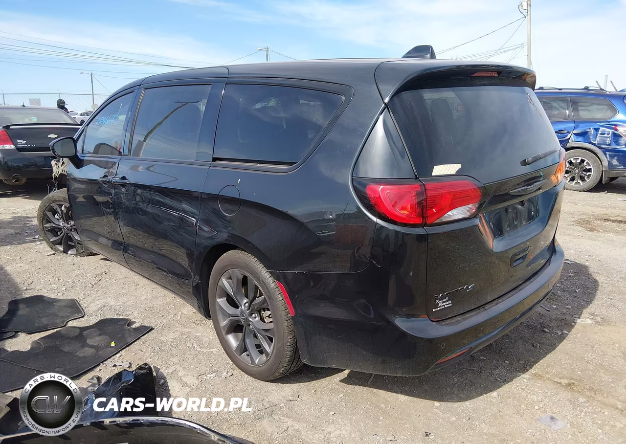 2020 Chrysler Pacifica Touring VIN:2C4RC1FG2LR150419 - 3