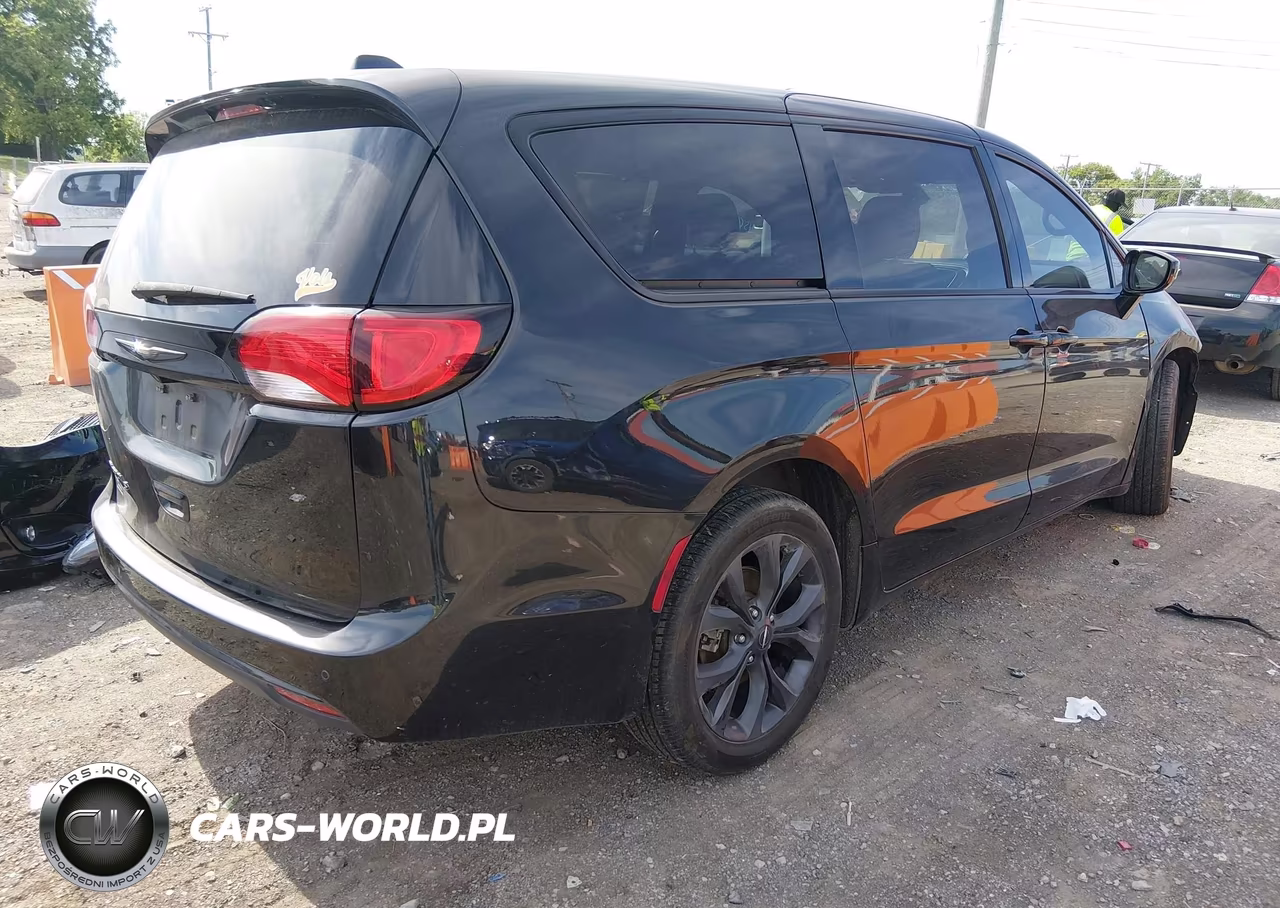 2020 Chrysler Pacifica Touring VIN:2C4RC1FG2LR150419 - 4