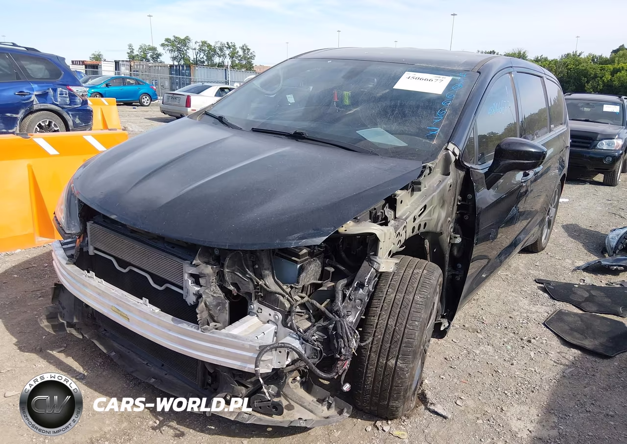 2020 Chrysler Pacifica Touring VIN:2C4RC1FG2LR150419 - 6