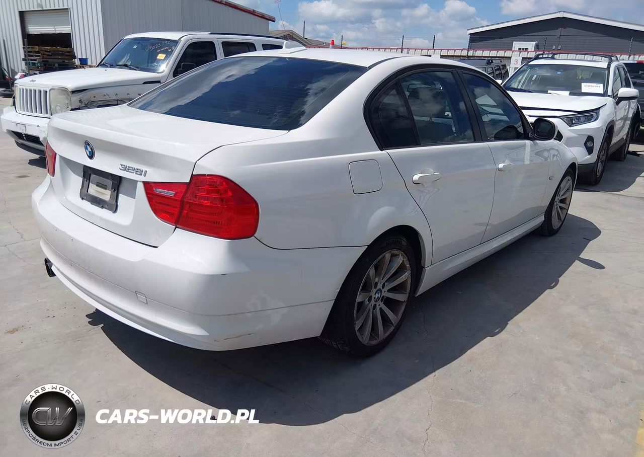 2011 BMW 328I VIN:WBAPH7G54BNN06242 - 4