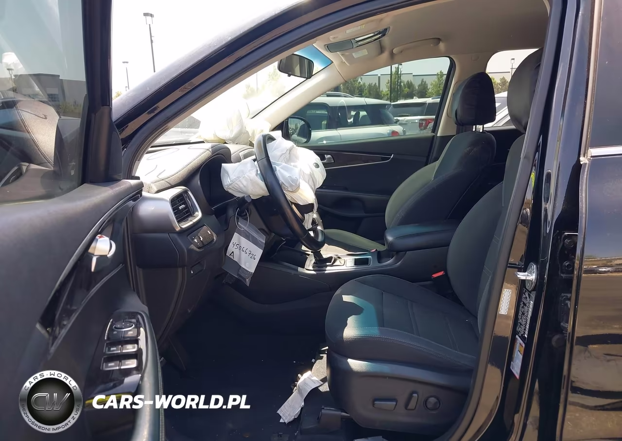 2020 Kia Sorento 3.3L S VIN:5XYPG4A59LG693757 - 5