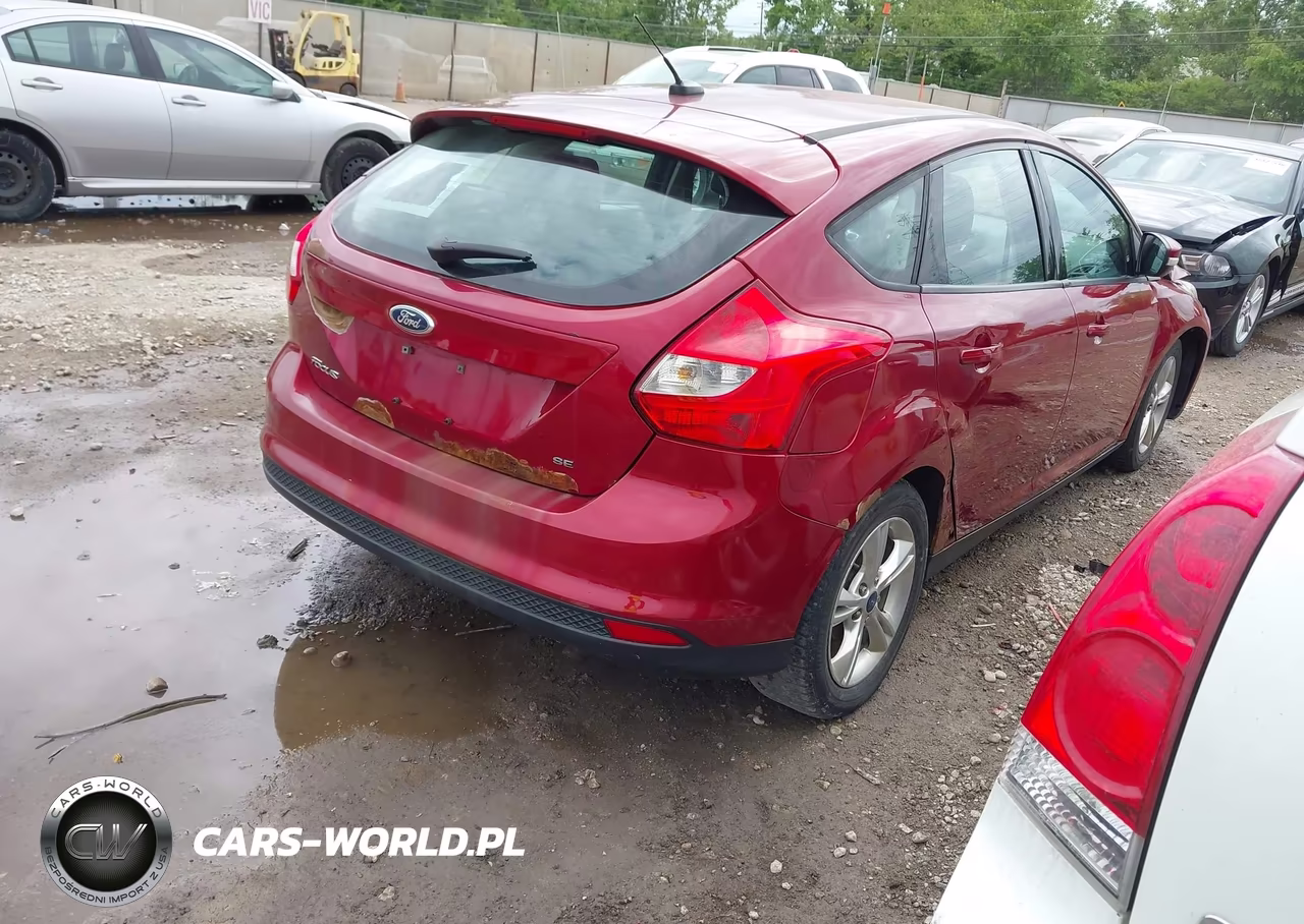 2014 Ford Focus Se VIN:1FADP3K28EL173936 - 4