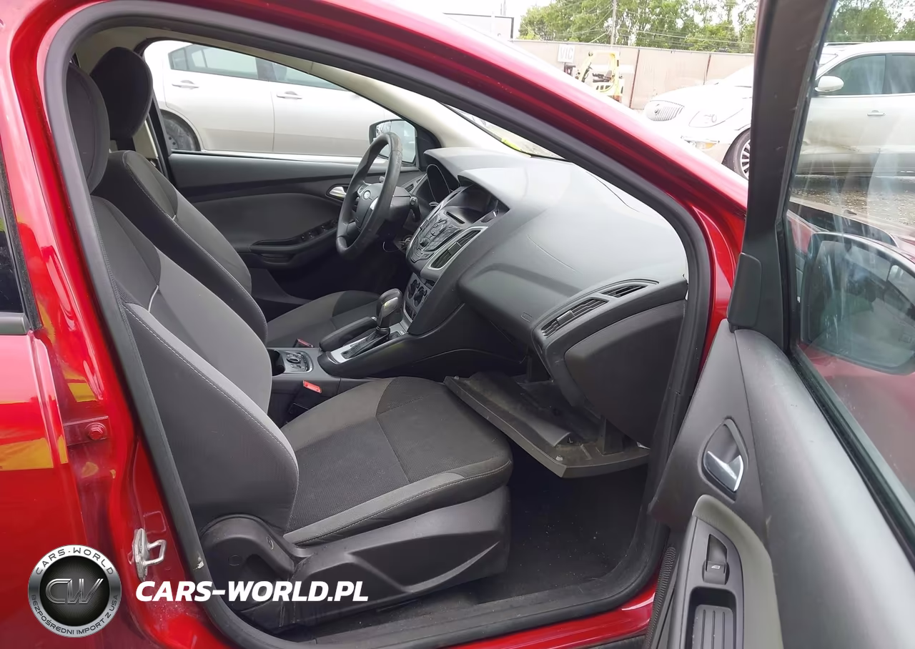 2014 Ford Focus Se VIN:1FADP3K28EL173936 - 5