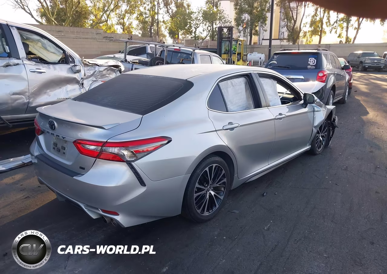 2018 Toyota Camry Se VIN:JTNB11HKXJ3036565 - 4