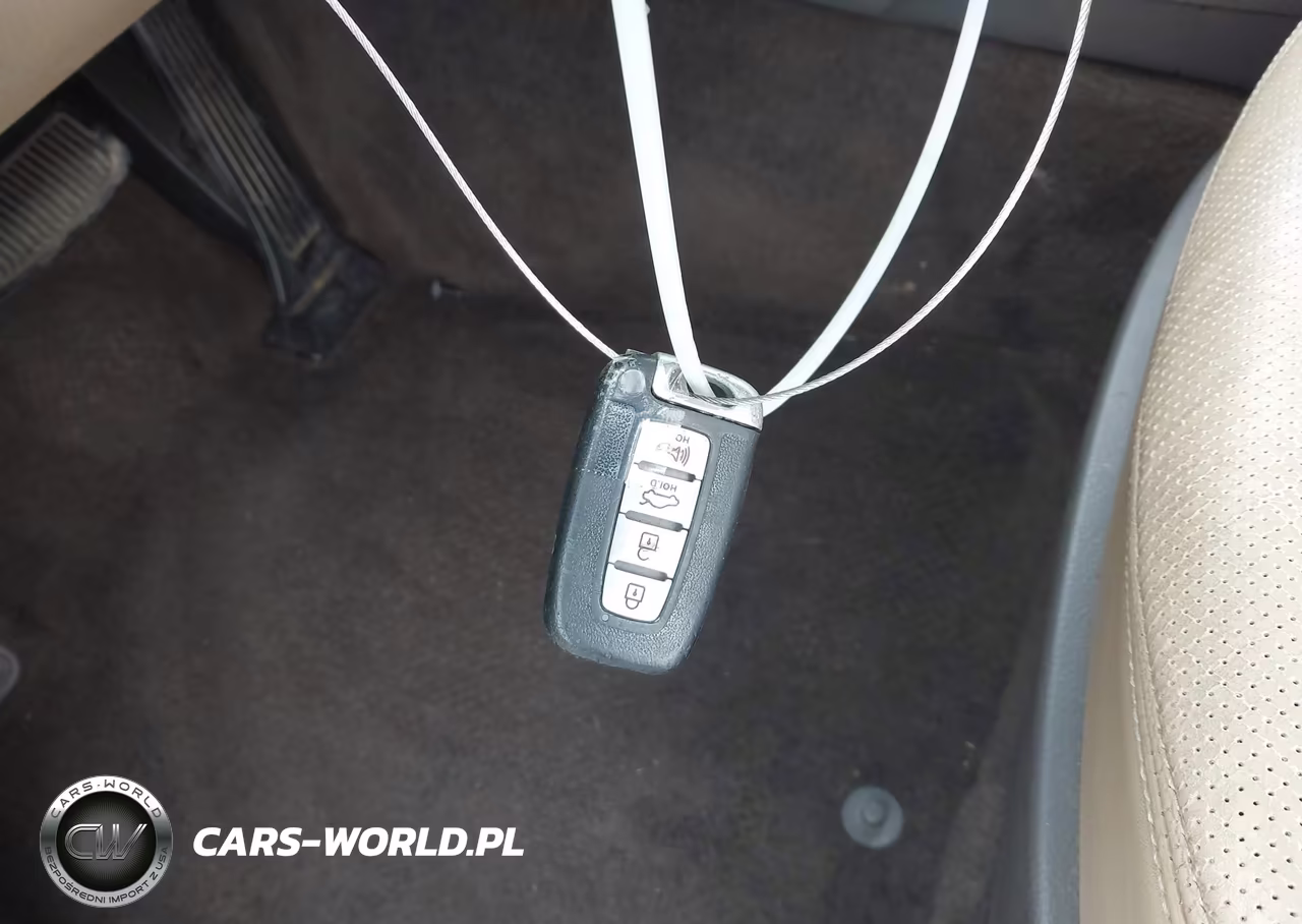 2011 Hyundai Genesis 3.8 VIN:KMHGC4DEXBU127686 - 11