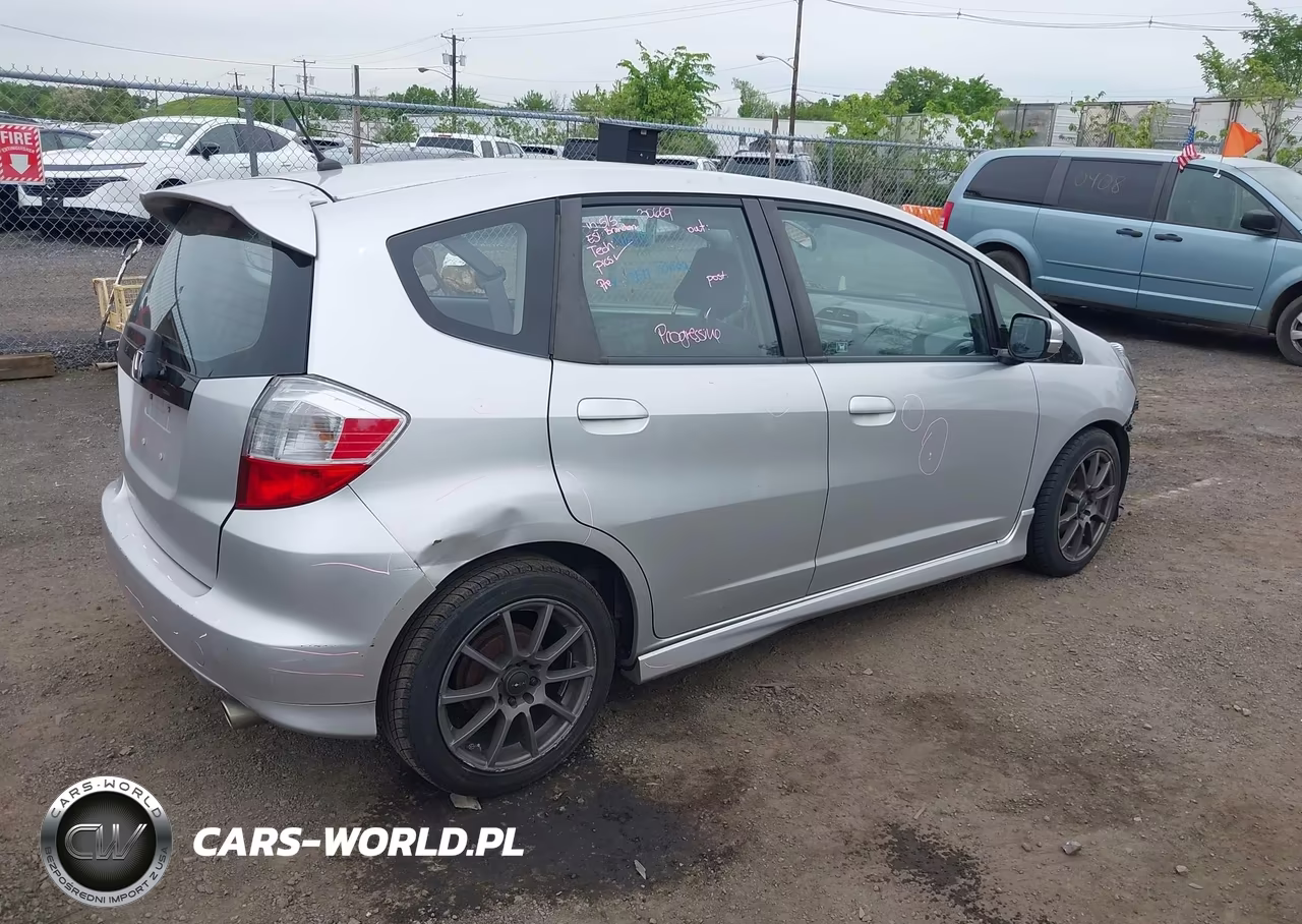 2012 Honda Fit Sport VIN:JHMGE8H50CC000502 - 4