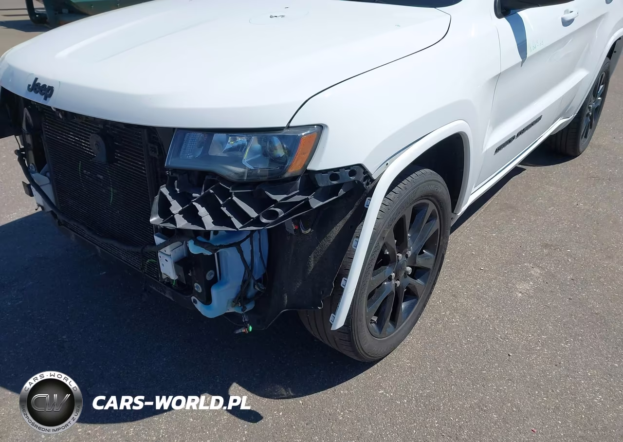 2017 Jeep Grand Cherokee Altitude 4X4 VIN:1C4RJFAG4HC794496 - 18