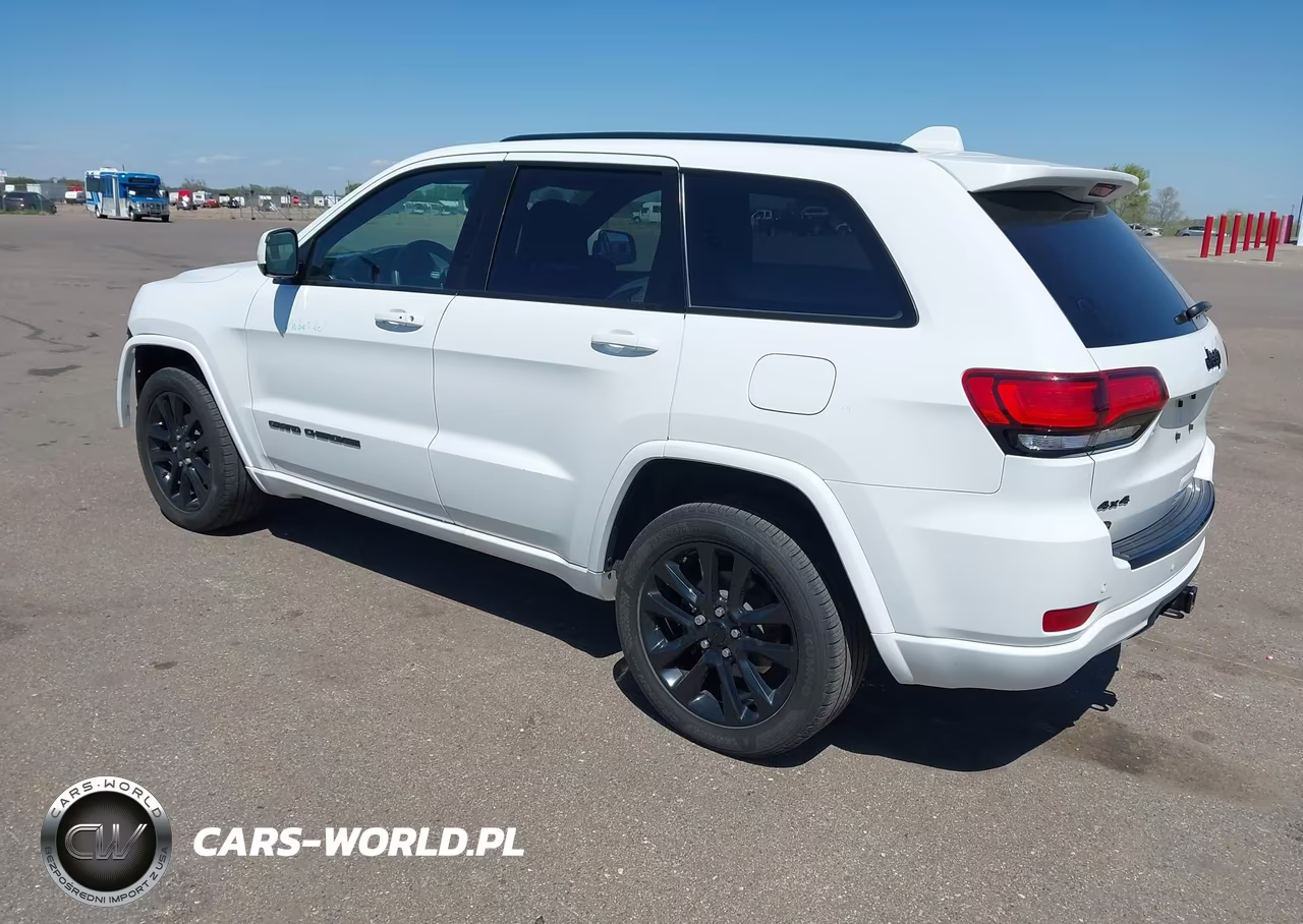 2017 Jeep Grand Cherokee Altitude 4X4 VIN:1C4RJFAG4HC794496 - 3