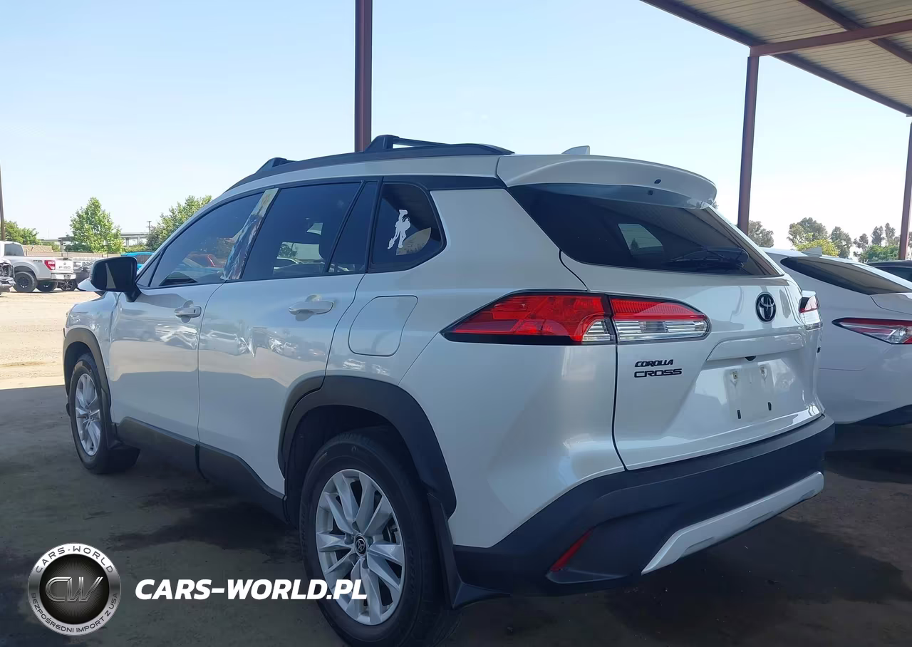 2022 Toyota Corolla Cross Le VIN:7MUBAAAG3NV013861 - 3