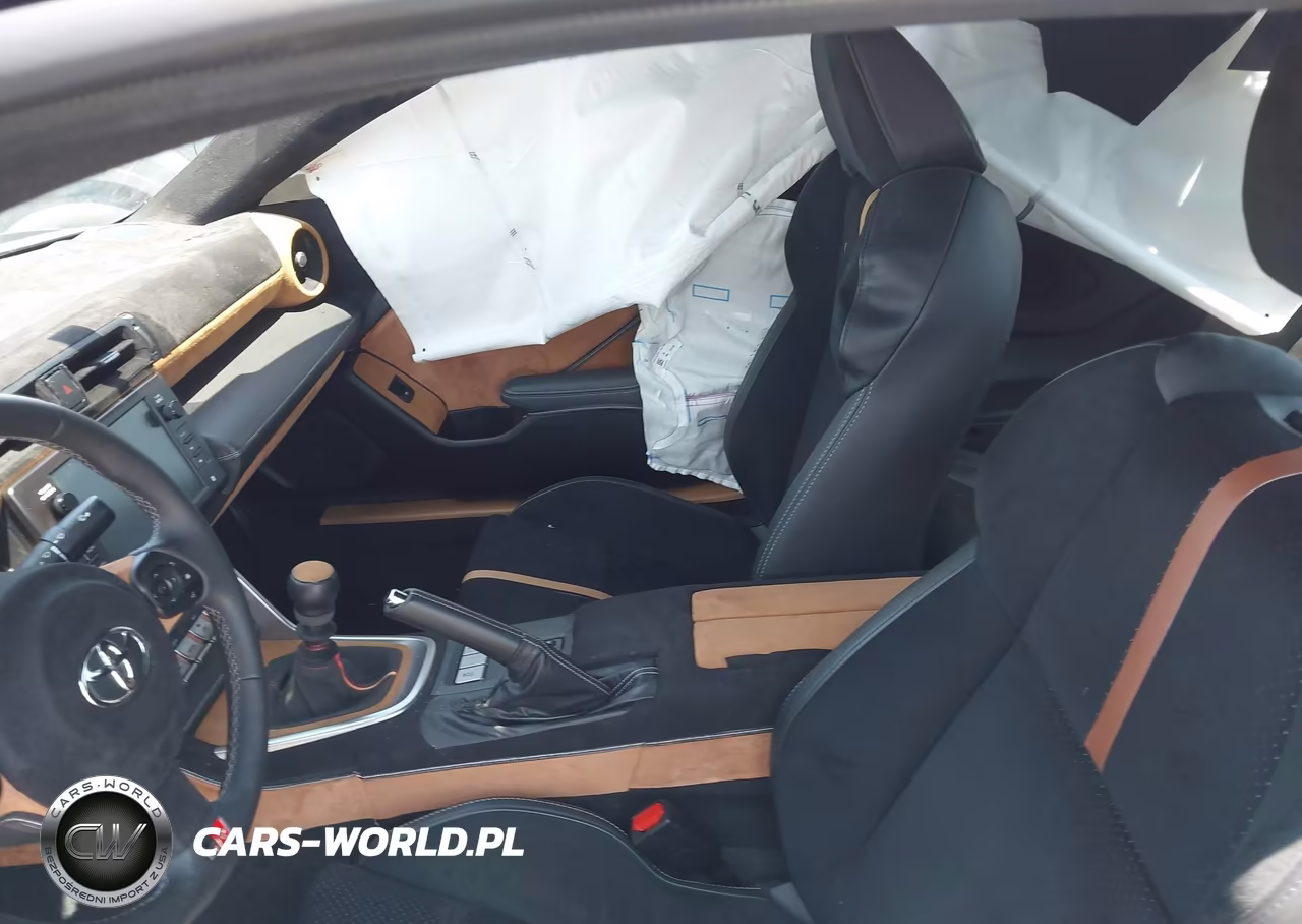 2025 Toyota Gr86 Premium VIN:JF1ZNBE18S9755827 - 5