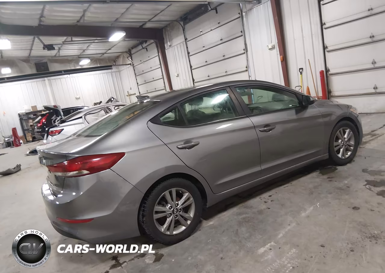2018 Hyundai Elantra Sel VIN:5NPD84LF8JH354029 - 4