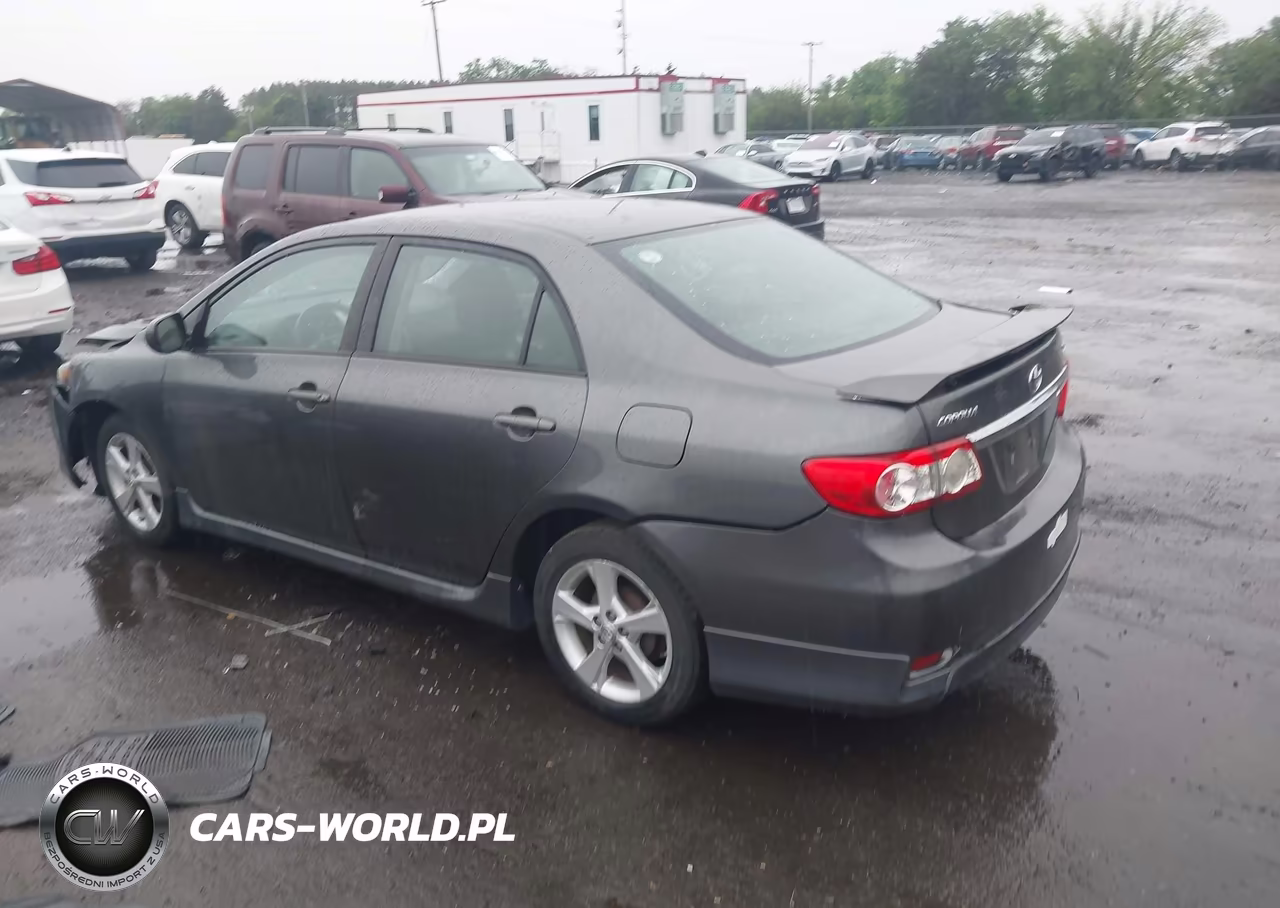 2013 Toyota Corolla S VIN:2T1BU4EE2DC110584 - 3