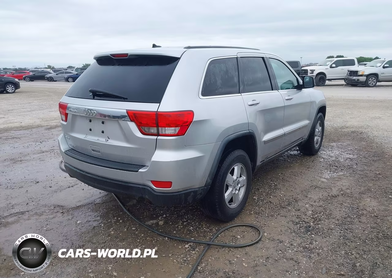 2013 Jeep Grand Cherokee Laredo VIN:1C4RJEAG7DC588948 - 4