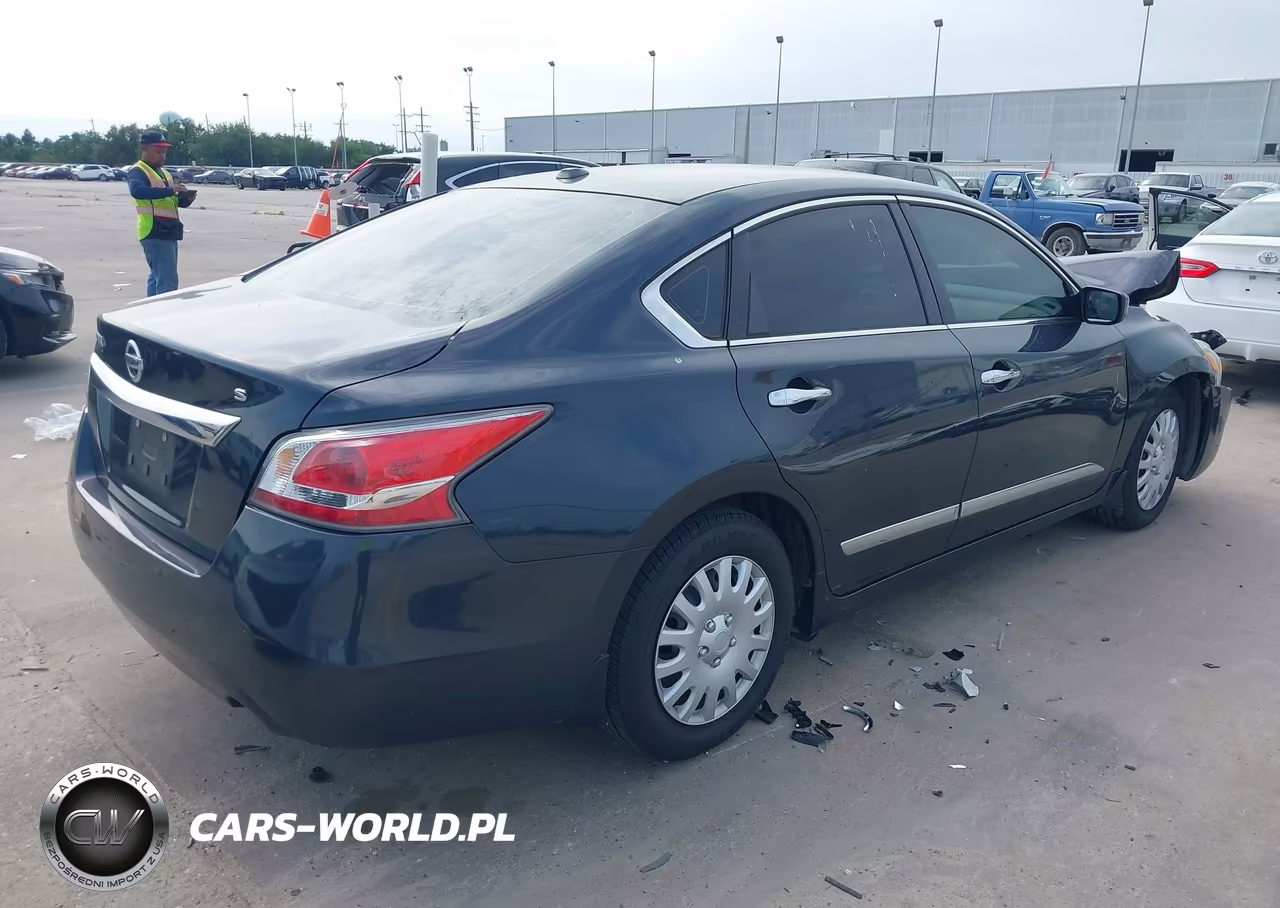 2015 Nissan Altima 2.5 S VIN:1N4AL3AP7FC103776 - 4