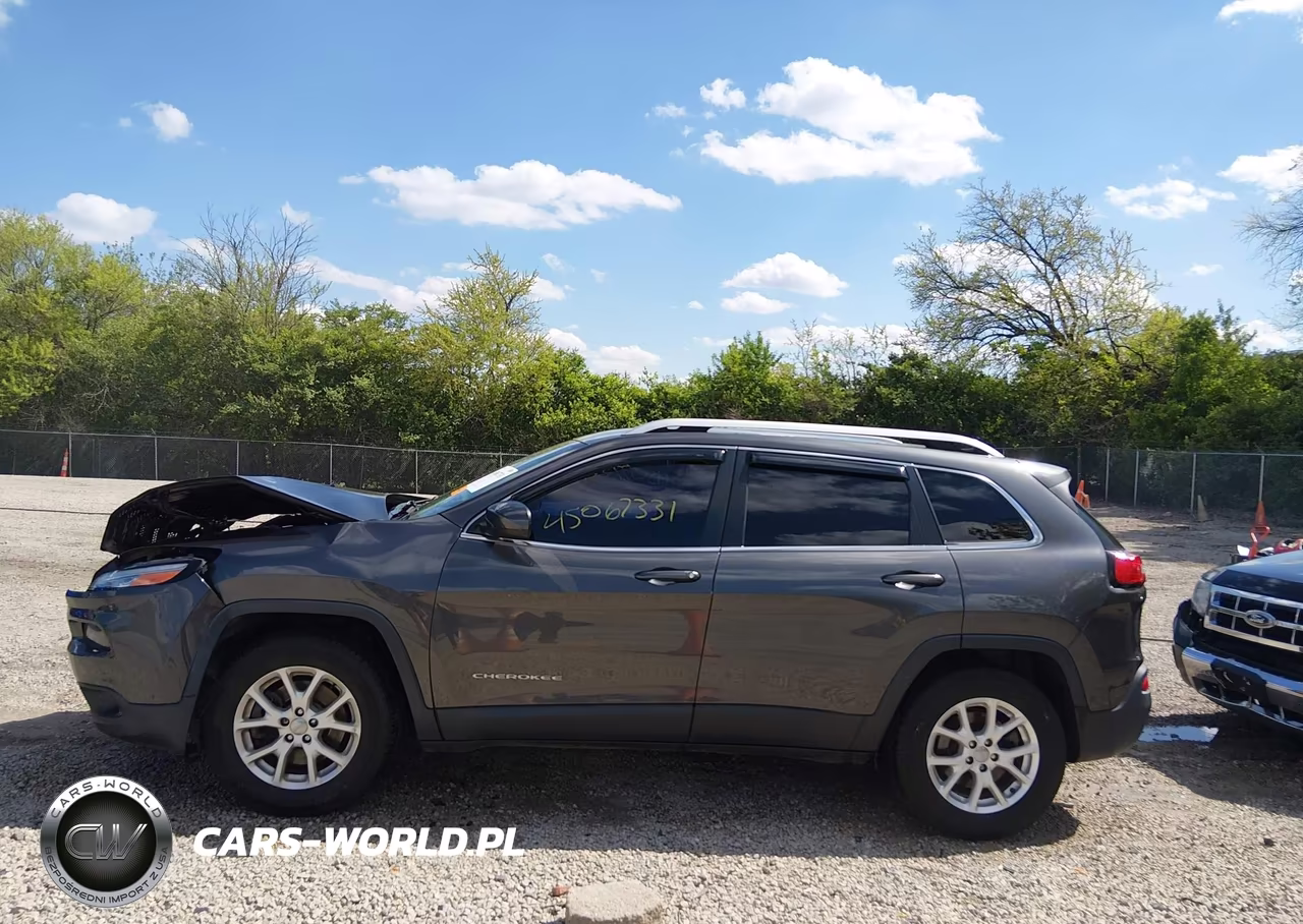 2015 Jeep Cherokee Latitude VIN:1C4PJMCB2FW679548 - 14