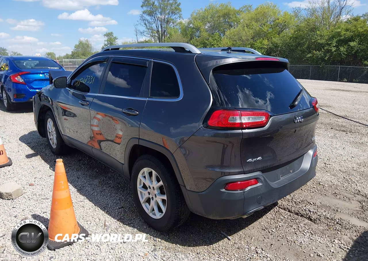 2015 Jeep Cherokee Latitude VIN:1C4PJMCB2FW679548 - 3