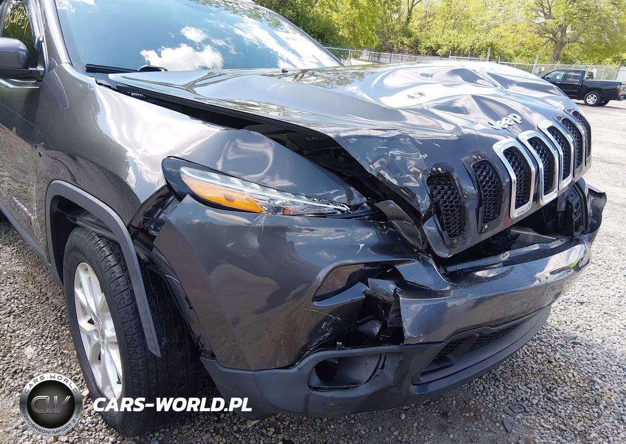 2015 Jeep Cherokee Latitude VIN:1C4PJMCB2FW679548 - 6