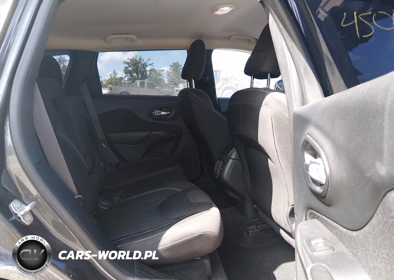 2015 Jeep Cherokee Latitude VIN:1C4PJMCB2FW679548 - 8