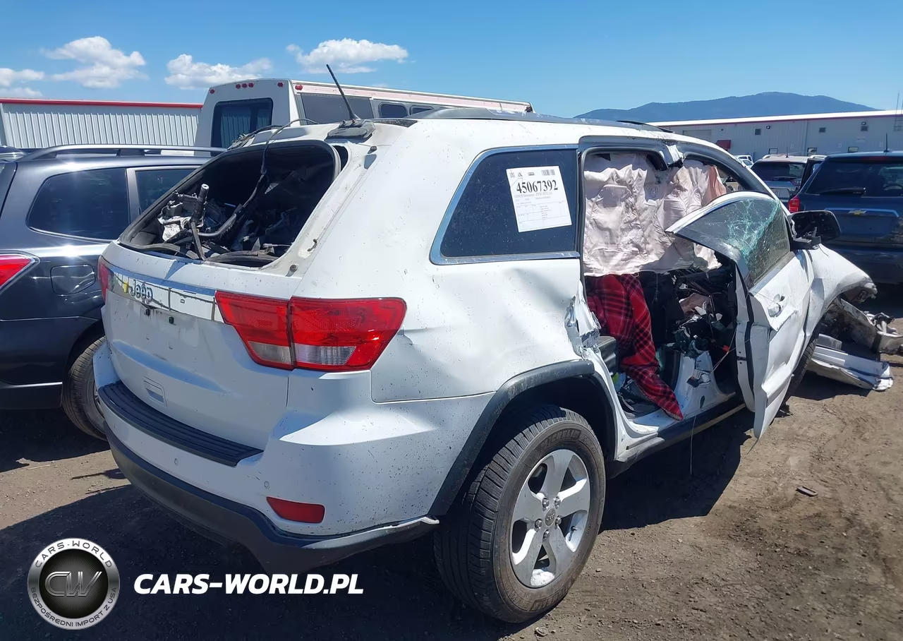 2013 Jeep Grand Cherokee Laredo VIN:1C4RJFAG4DC514053 - 4