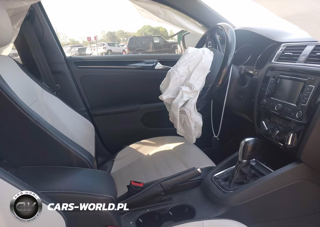 2015 Volkswagen Jetta 1.8T Sport VIN:3VWD17AJXFM348700 - 5