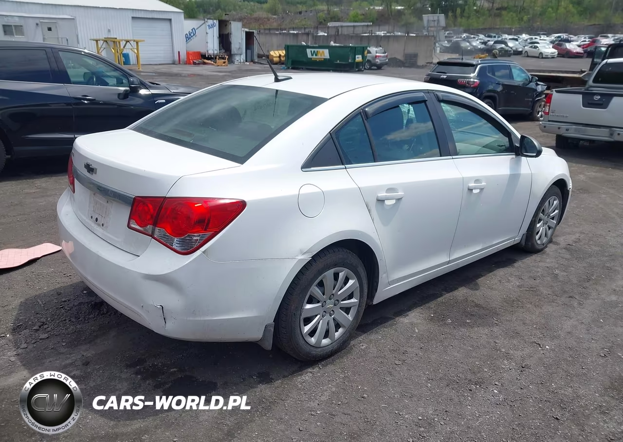 2011 Chevrolet Cruze Ls VIN:1G1PC5SHXB7305269 - 4