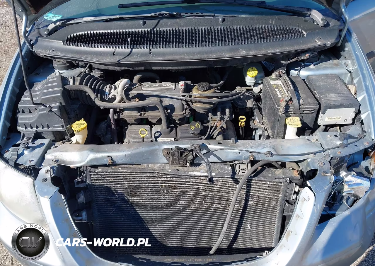 2005 Chrysler Town & Country VIN:1C4GP45R05B356856 - 10