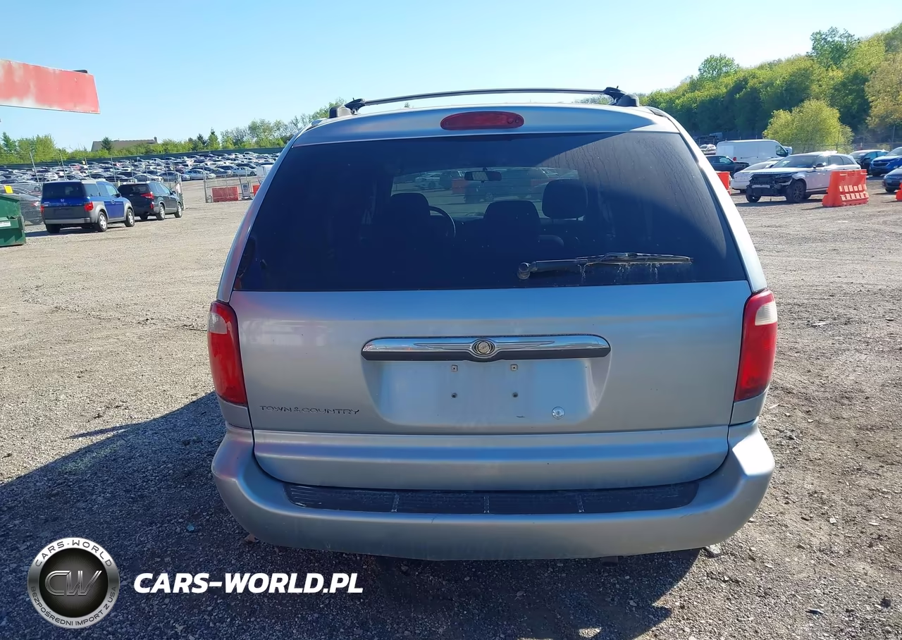2005 Chrysler Town & Country VIN:1C4GP45R05B356856 - 16