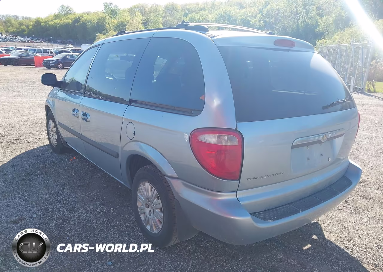 2005 Chrysler Town & Country VIN:1C4GP45R05B356856 - 3
