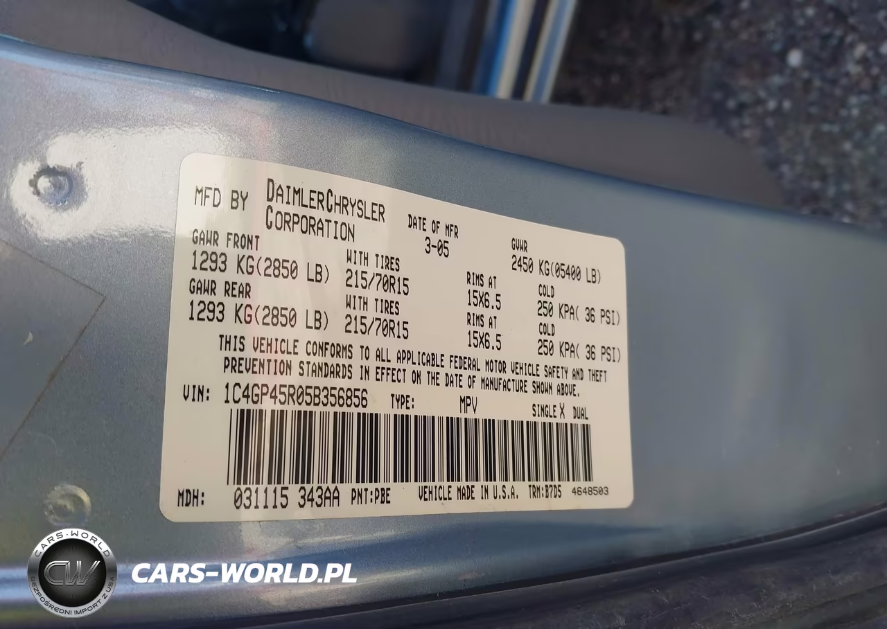 2005 Chrysler Town & Country VIN:1C4GP45R05B356856 - 9