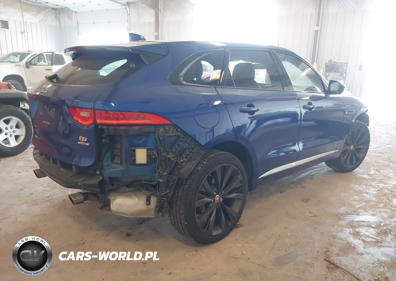 2017 Jaguar F-Pace First Edition VIN:SADCP2BV0HA050436 - 4