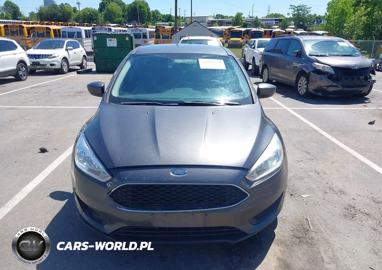2018 Ford Focus Se VIN:1FADP3K23JL297655 - 12