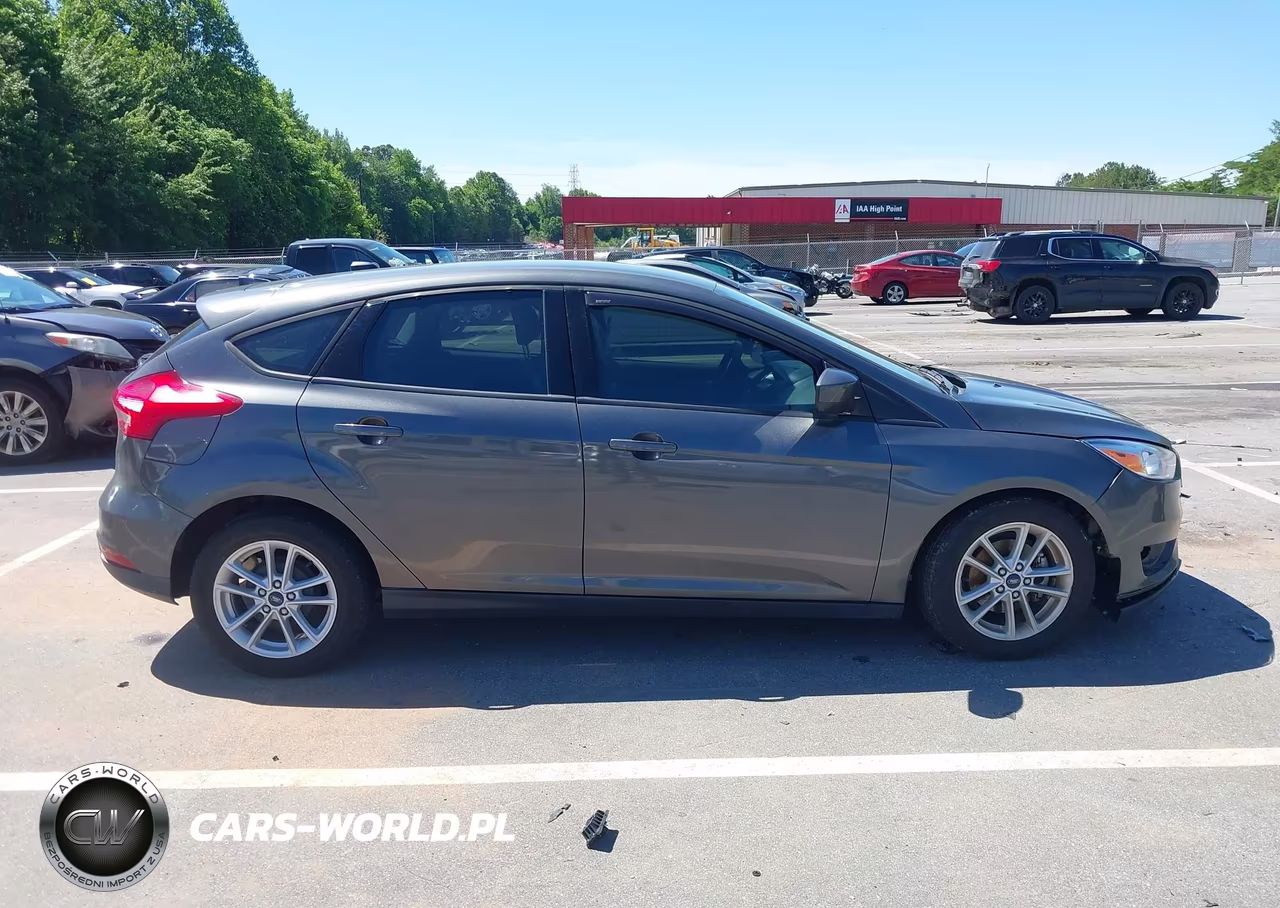 2018 Ford Focus Se VIN:1FADP3K23JL297655 - 13