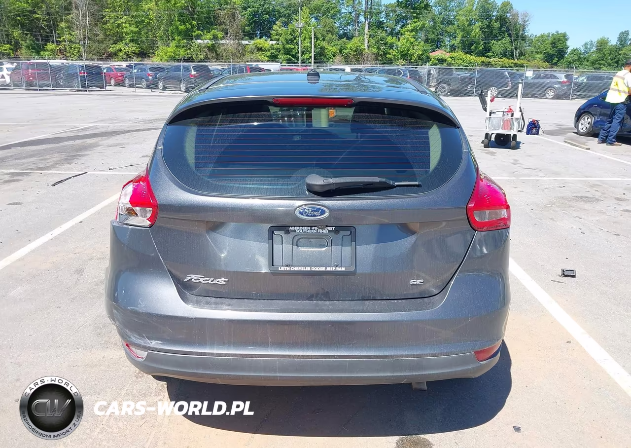 2018 Ford Focus Se VIN:1FADP3K23JL297655 - 16