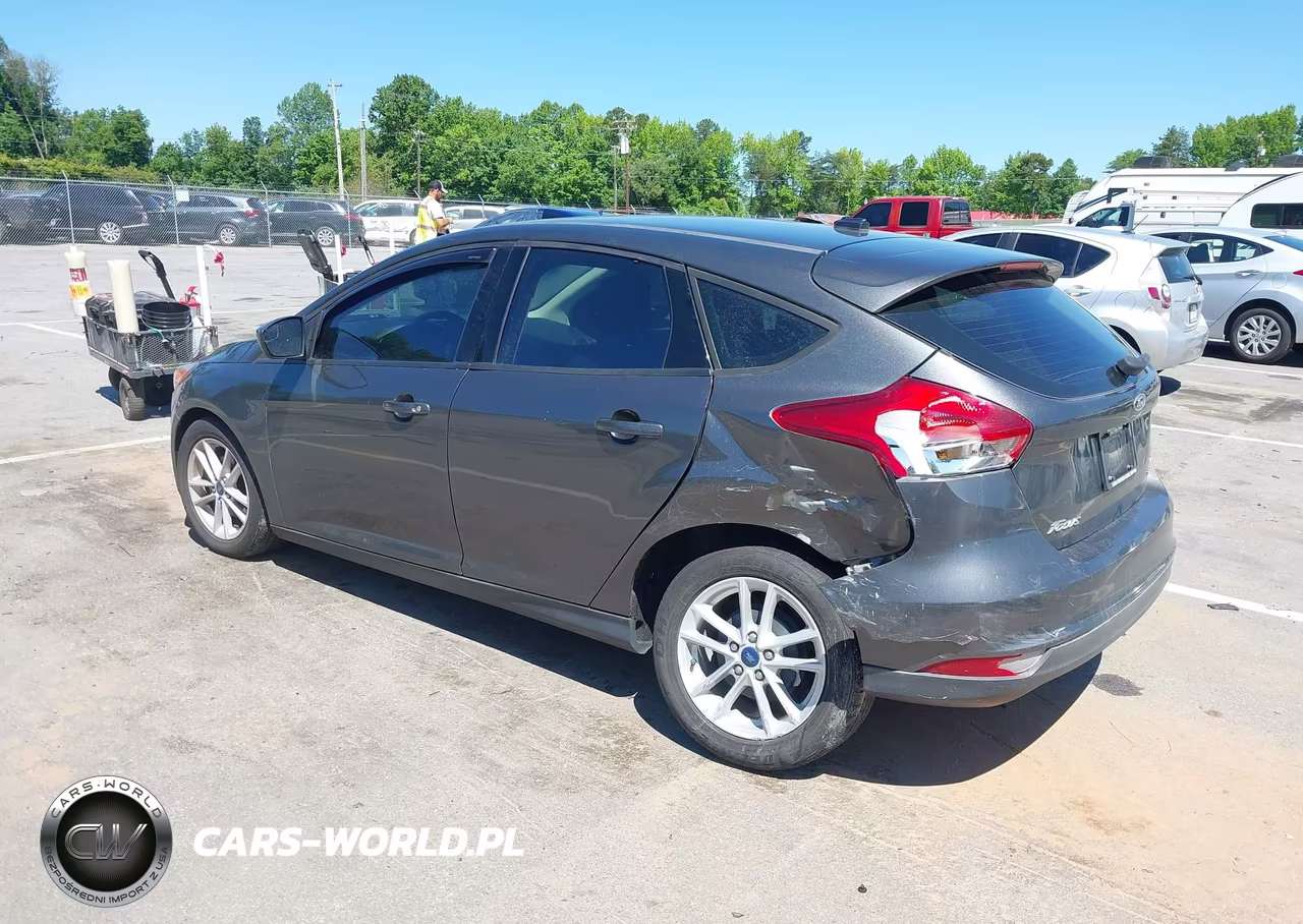 2018 Ford Focus Se VIN:1FADP3K23JL297655 - 3