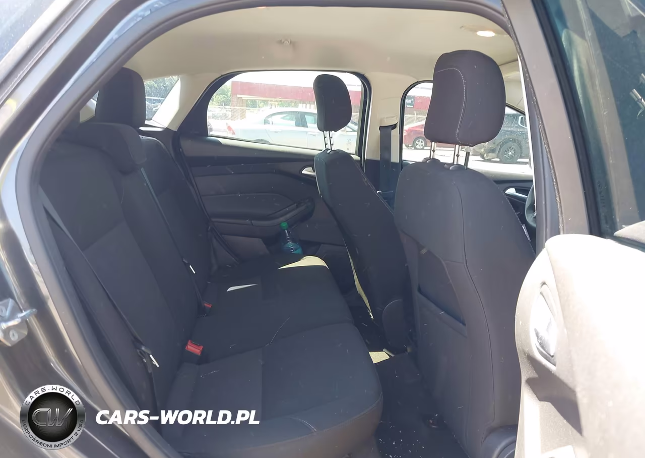 2018 Ford Focus Se VIN:1FADP3K23JL297655 - 8