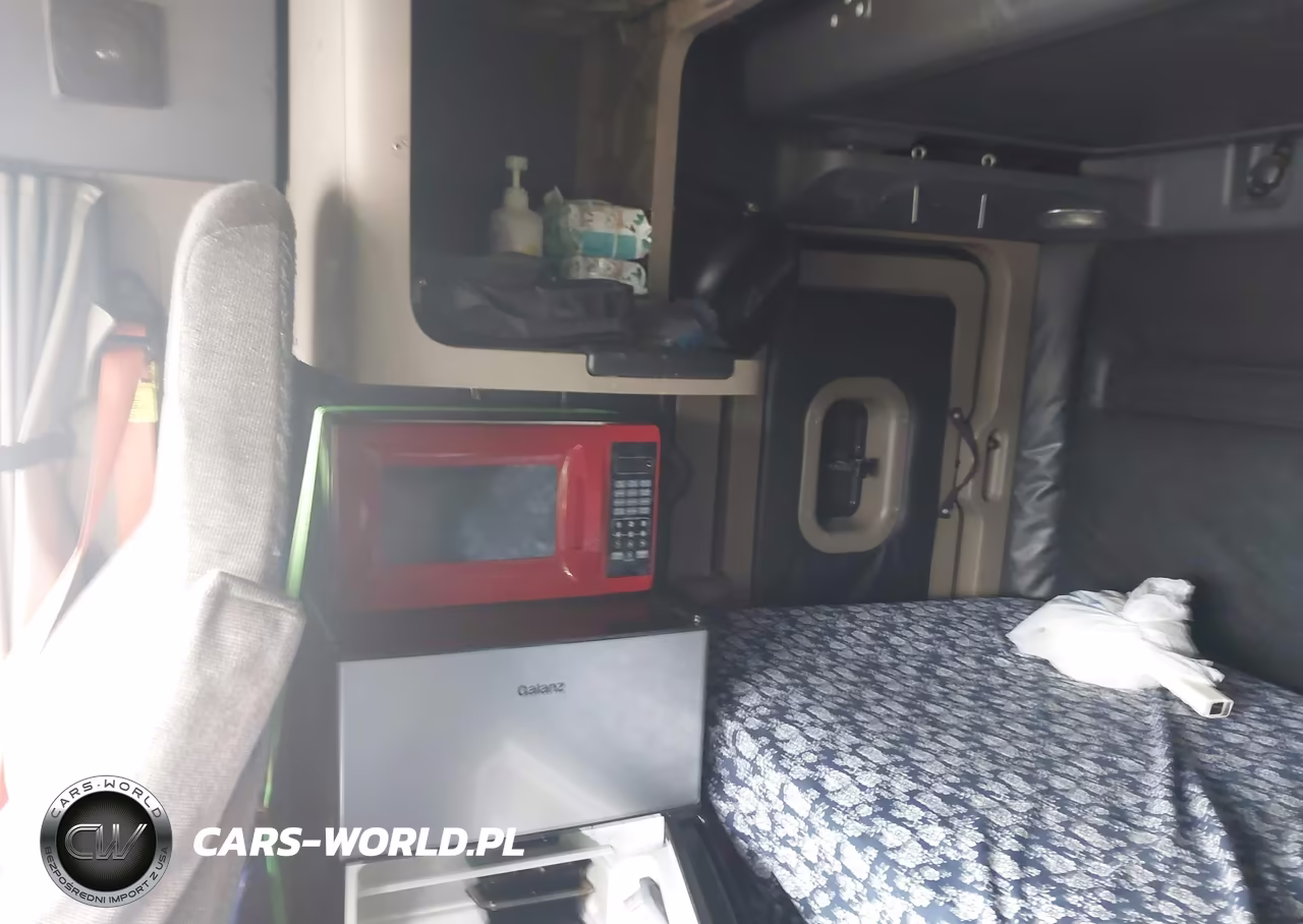2018 Freightliner Cascadia 125 VIN:1FUJGLDR8JLJK3676 - 12