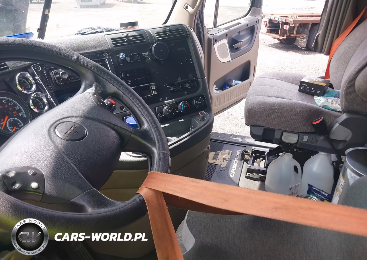 2018 Freightliner Cascadia 125 VIN:1FUJGLDR8JLJK3676 - 5