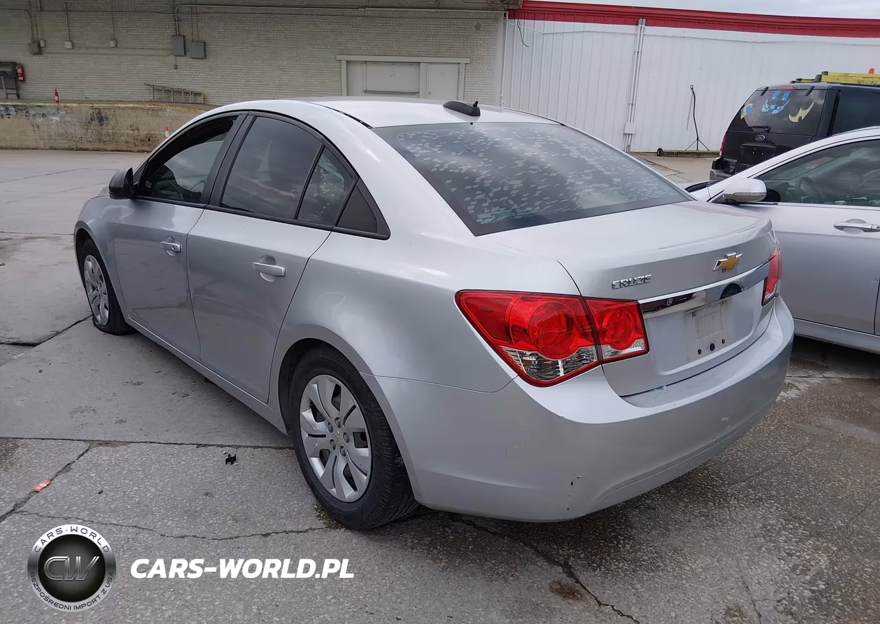 2015 Chevrolet Cruze Ls Auto VIN:1G1PA5SHXF7281552 - 3
