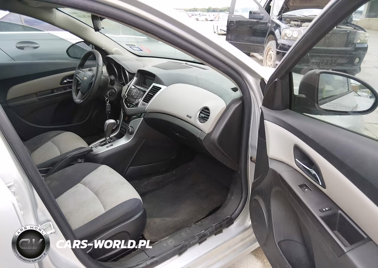 2015 Chevrolet Cruze Ls Auto VIN:1G1PA5SHXF7281552 - 5