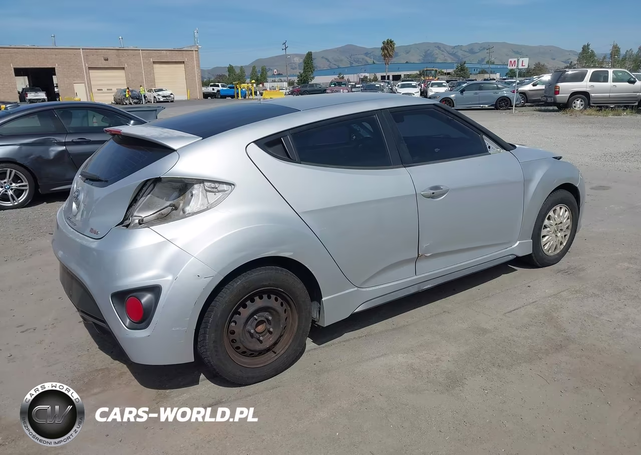 2015 Hyundai Veloster Turbo VIN:KMHTC6AE8FU225880 - 4