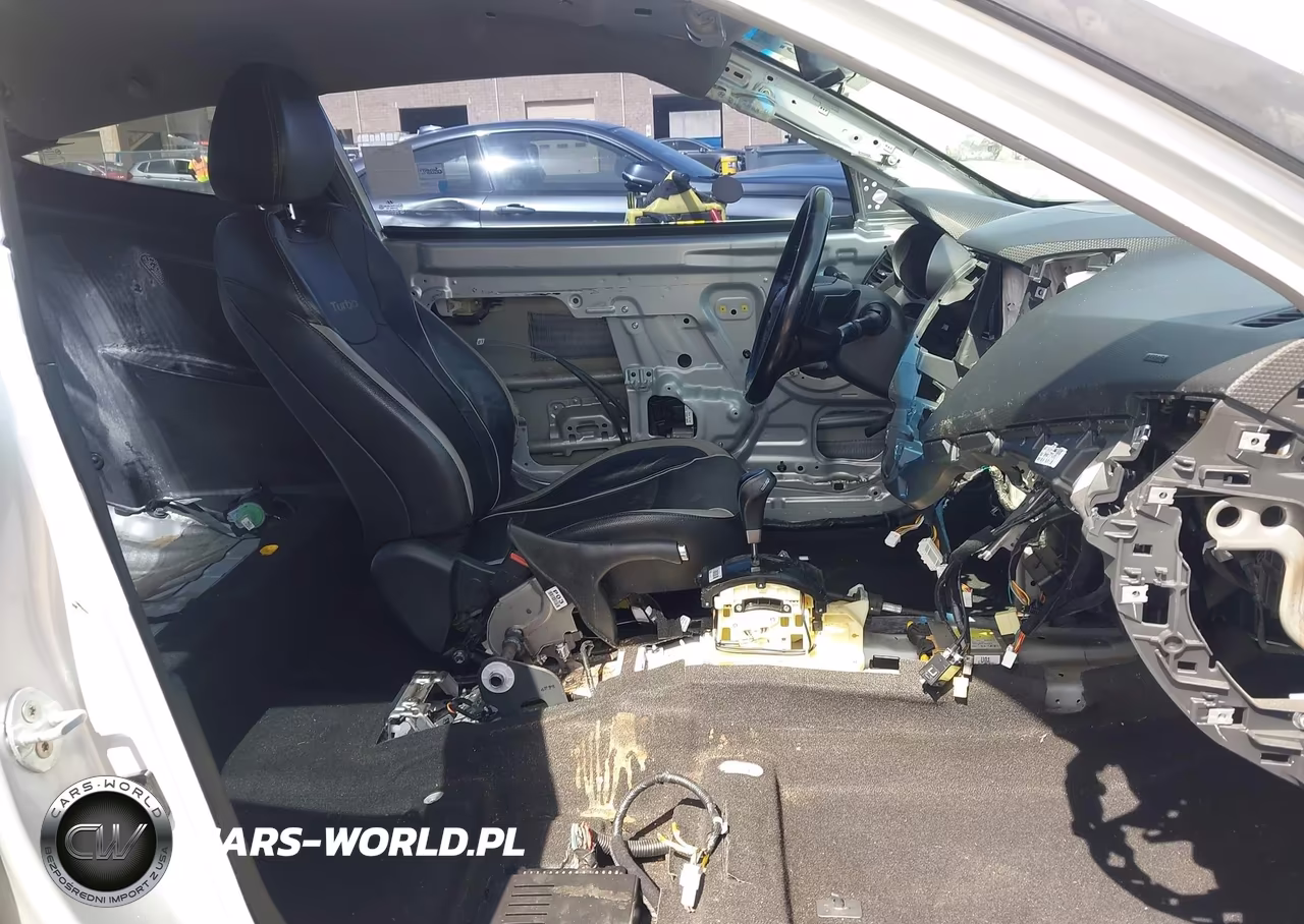 2015 Hyundai Veloster Turbo VIN:KMHTC6AE8FU225880 - 5