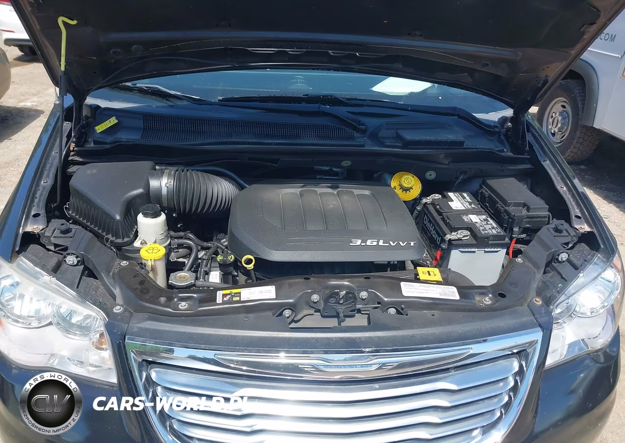 2015 Chrysler Town & Country Touring VIN:2C4RC1BG4FR664914 - 10
